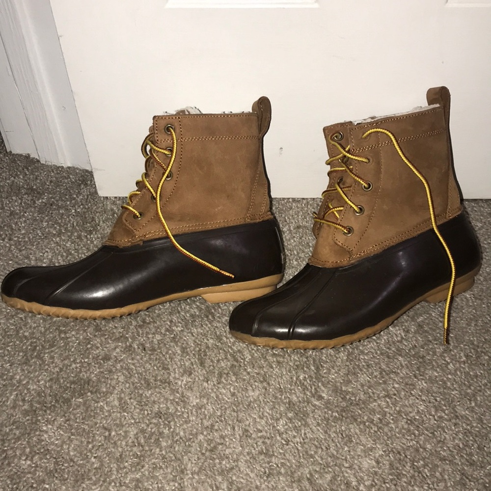 Duck boots
